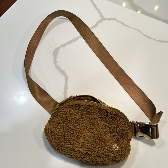 Lululemon Brown Sherpa Everywhere Belt Bag - Picture 8 of 10